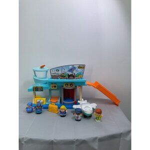 Fisher-Price Little People Everyday Adventures Airport Playset Figures Plane